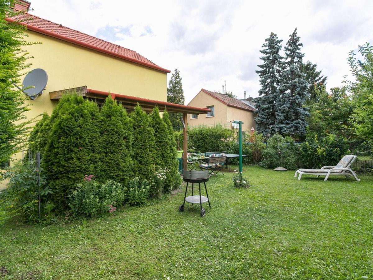 Lively Holiday Home In Wien With Private Garden Eksteriør bilde
